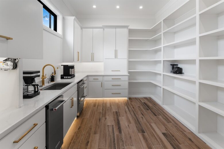 Luxury Brookside Retreat with Pool & Hot Tub - Tulsa, Oklahoma