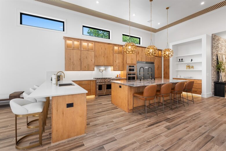 Luxury Brookside Retreat with Pool & Hot Tub - Tulsa, Oklahoma