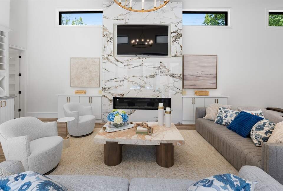 Luxury Brookside Retreat with Pool & Hot Tub - Tulsa, Oklahoma