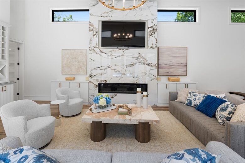 Luxury Brookside Retreat with Pool & Hot Tub - Tulsa, Oklahoma