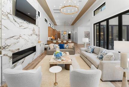 Luxury Brookside Retreat with Pool & Hot Tub - Tulsa, Oklahoma