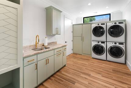 Luxury Brookside Retreat with Pool & Hot Tub - Tulsa, Oklahoma