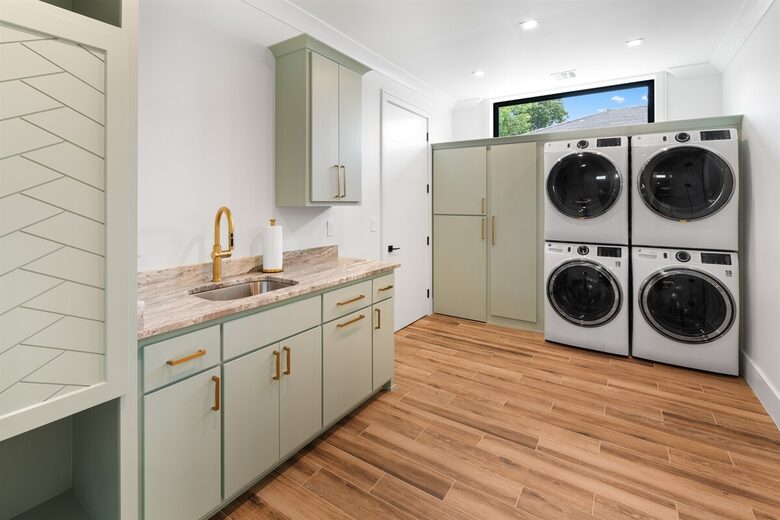 Luxury Brookside Retreat with Pool & Hot Tub - Tulsa, Oklahoma