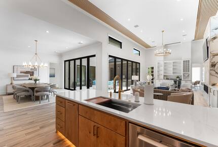 Luxury Brookside Retreat with Pool & Hot Tub - Tulsa, Oklahoma