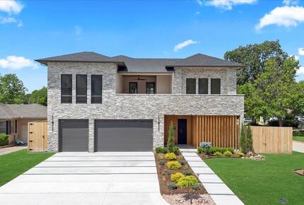 Luxury Brookside Retreat with Pool & Hot Tub - Tulsa, Oklahoma