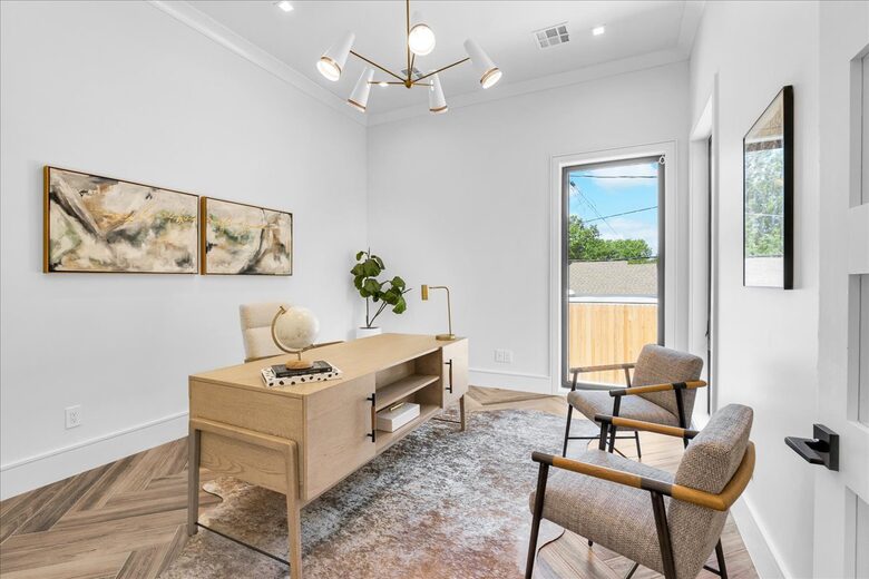 Luxury Brookside Retreat with Pool & Hot Tub - Tulsa, Oklahoma