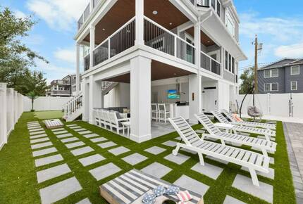 Modern Beach Haven Escape with Endless Amenities - Beach Haven, New Jersey
