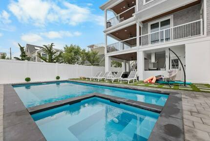 Modern Beach Haven Escape with Endless Amenities - Beach Haven, New Jersey