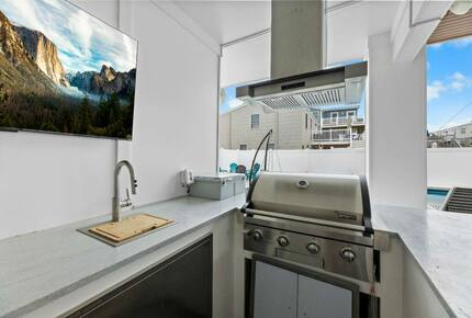 Modern Beach Haven Escape with Endless Amenities - Beach Haven, New Jersey
