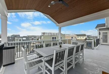 Modern Beach Haven Escape with Endless Amenities - Beach Haven, New Jersey