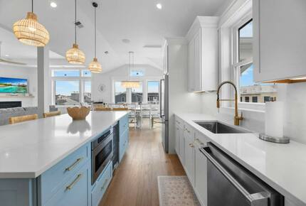 Modern Beach Haven Escape with Endless Amenities - Beach Haven, New Jersey