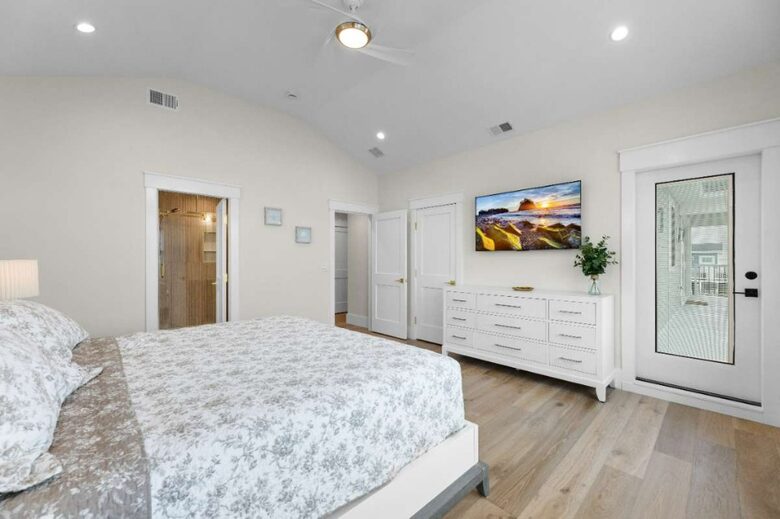 Modern Beach Haven Escape with Endless Amenities - Beach Haven, New Jersey