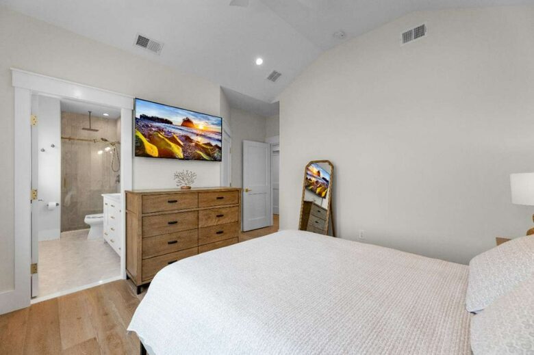 Modern Beach Haven Escape with Endless Amenities - Beach Haven, New Jersey