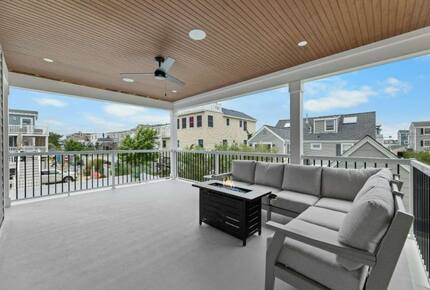 Modern Beach Haven Escape with Endless Amenities - Beach Haven, New Jersey