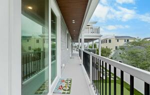 Modern Beach Haven Escape with Endless Amenities - Beach Haven, New Jersey