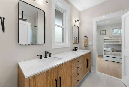 Modern Beach Haven Escape with Endless Amenities - Beach Haven, New Jersey