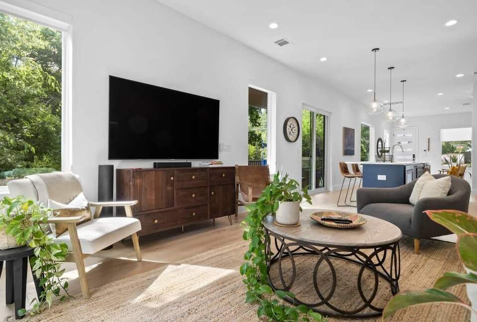 Modern Comfort in Walkable East Austin - Austin, Texas
