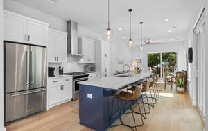 Modern Comfort in Walkable East Austin - Austin, Texas