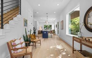 Modern Comfort in Walkable East Austin - Austin, Texas