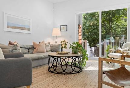 Modern Comfort in Walkable East Austin - Austin, Texas