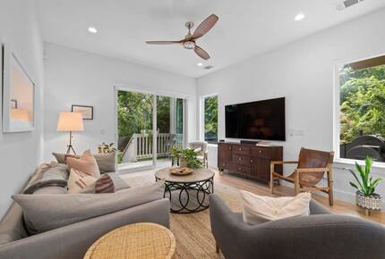Modern Comfort in Walkable East Austin - Austin, Texas