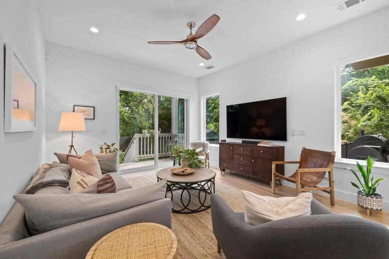 Modern Comfort in Walkable East Austin - Austin, Texas