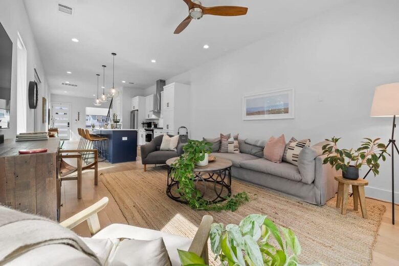 Modern Comfort in Walkable East Austin - Austin, Texas