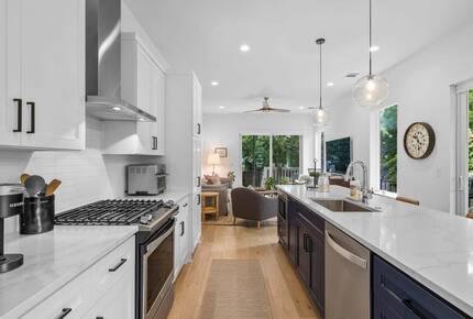 Modern Comfort in Walkable East Austin - Austin, Texas