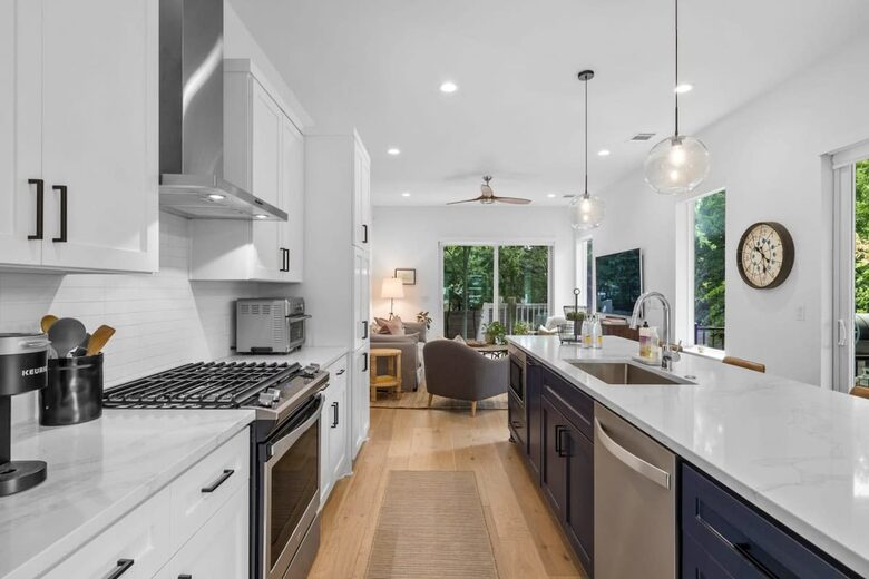 Modern Comfort in Walkable East Austin - Austin, Texas