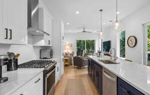 Modern Comfort in Walkable East Austin - Austin, Texas