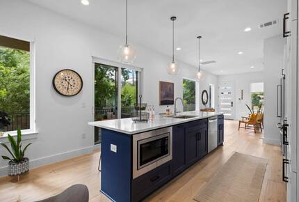 Modern Comfort in Walkable East Austin - Austin, Texas