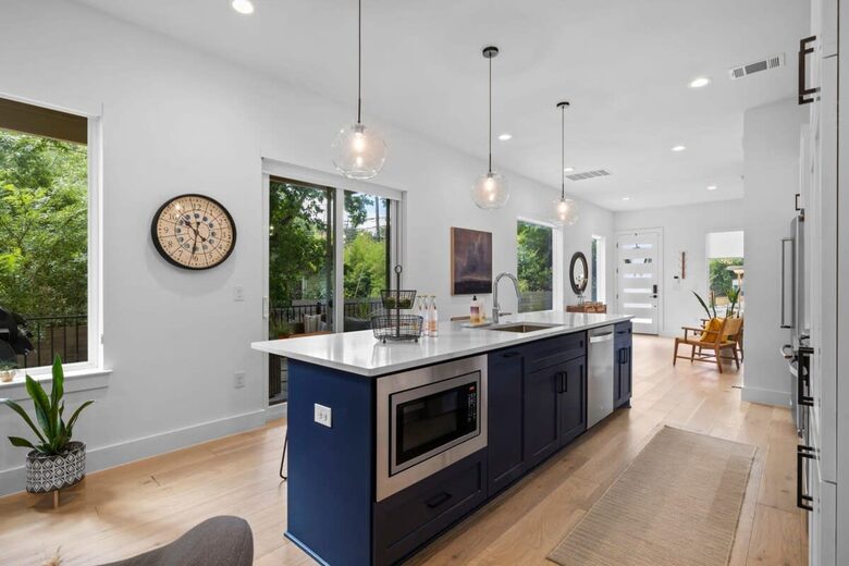 Modern Comfort in Walkable East Austin - Austin, Texas