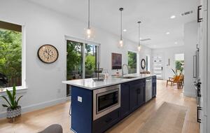 Modern Comfort in Walkable East Austin - Austin, Texas