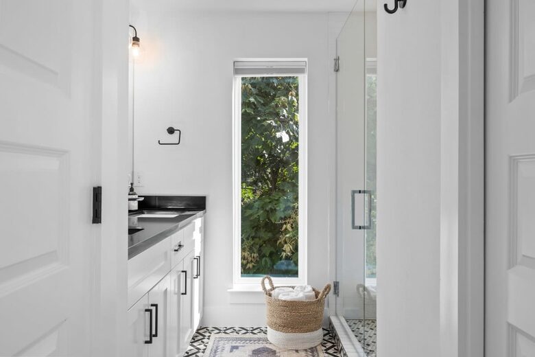 Modern Comfort in Walkable East Austin - Austin, Texas