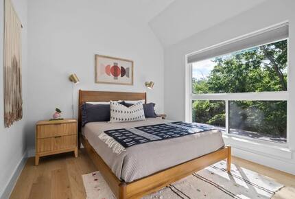 Modern Comfort in Walkable East Austin - Austin, Texas