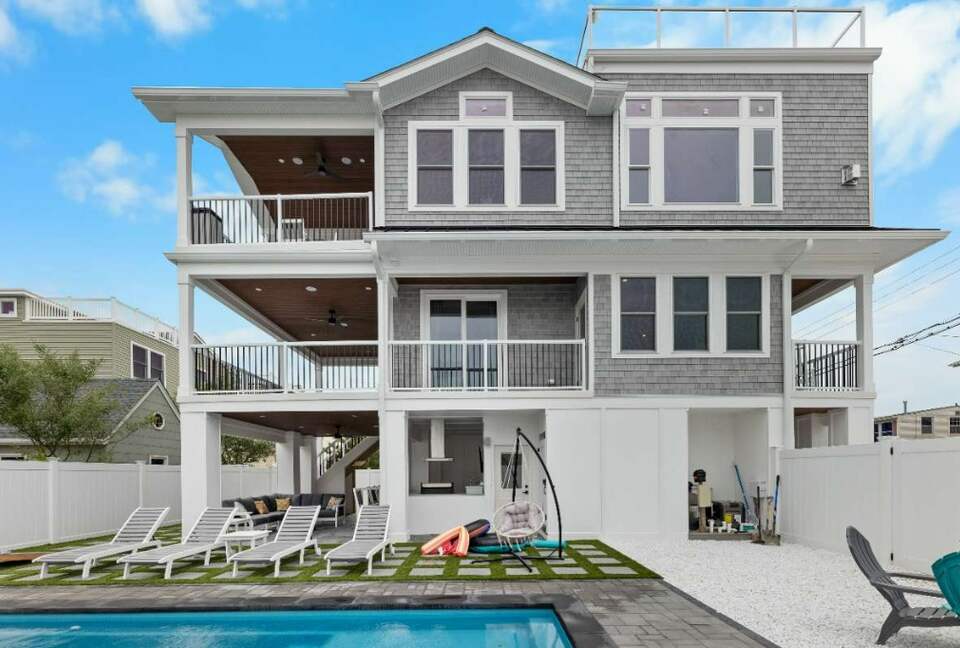 Modern Beach Haven Escape with Endless Amenities - Beach Haven, New Jersey