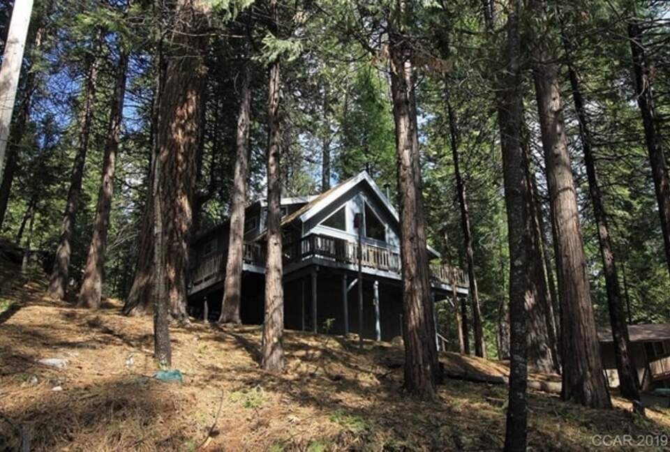 Rustic Mountain Retreat Near Lakes and Ski Slopes - Arnold, California