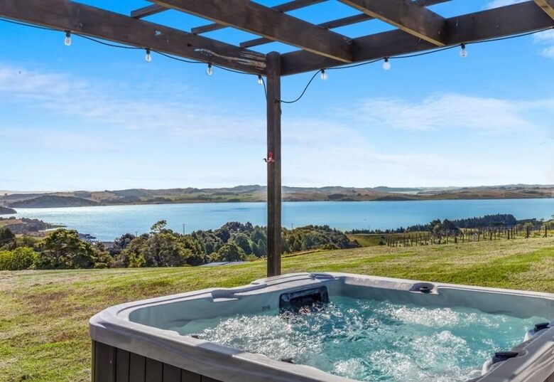 Coastal Farm Getaway Overlooking the Kaipara - Wharehine, New Zealand