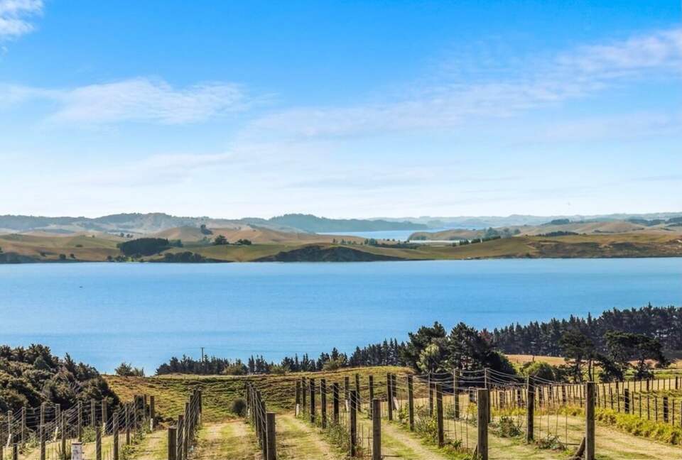 Coastal Farm Getaway Overlooking the Kaipara - Wharehine, New Zealand