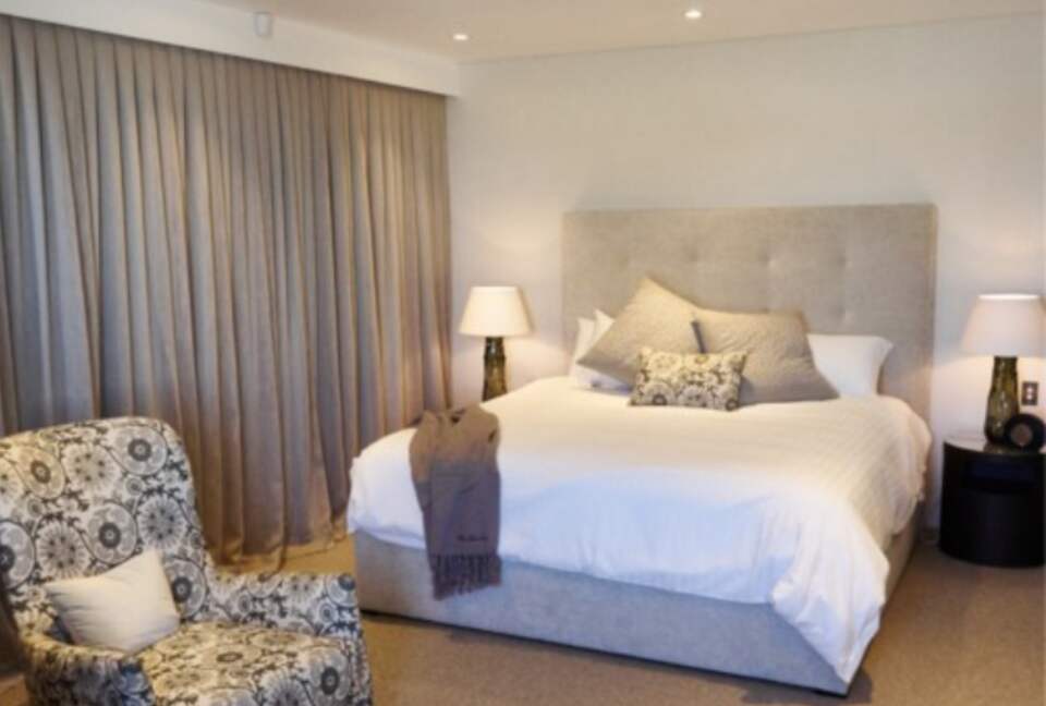 Contemporary Beachside Penthouse with Panoramic Sea Views - Bronte, Australia