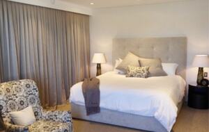 Contemporary Beachside Penthouse with Panoramic Sea Views - Bronte, Australia