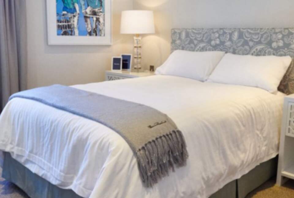 Contemporary Beachside Penthouse with Panoramic Sea Views - Bronte, Australia