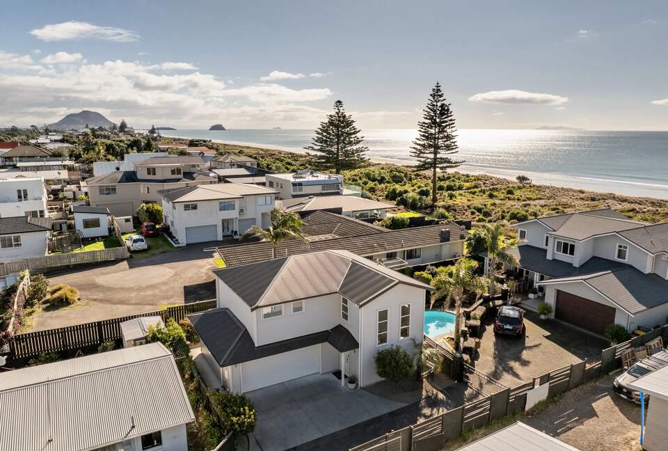 Endless Summer by the Sea - Mount Maunganui, New Zealand