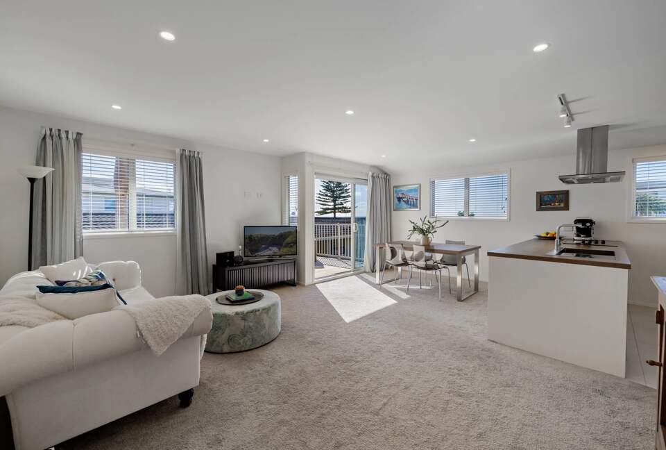 Endless Summer by the Sea - Mount Maunganui, New Zealand