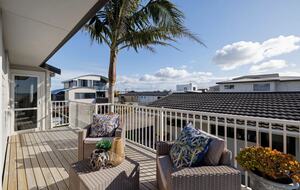Endless Summer by the Sea - Mount Maunganui, New Zealand