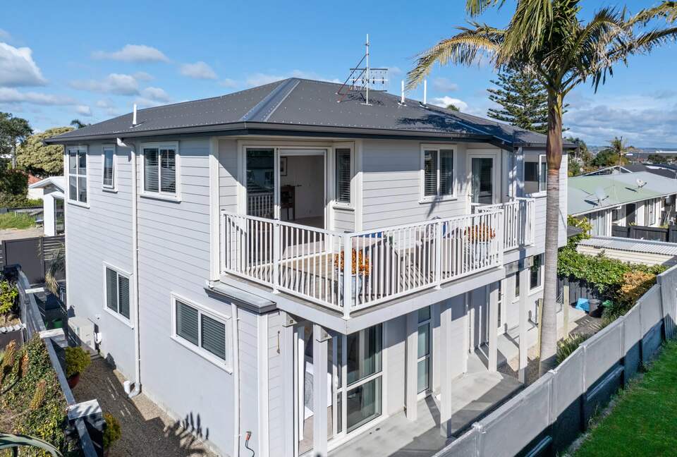 Endless Summer by the Sea - Mount Maunganui, New Zealand