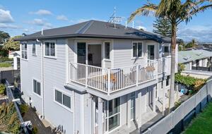 Endless Summer by the Sea - Mount Maunganui, New Zealand