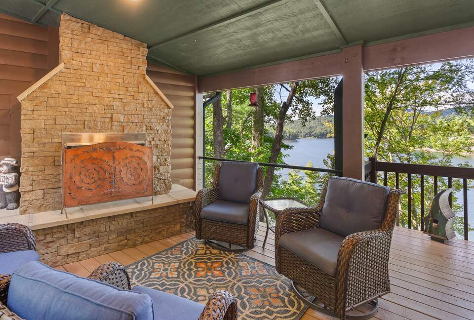 Elegant Mountain-Lake Residence in Cullowhee - Cullowhee, North Carolina