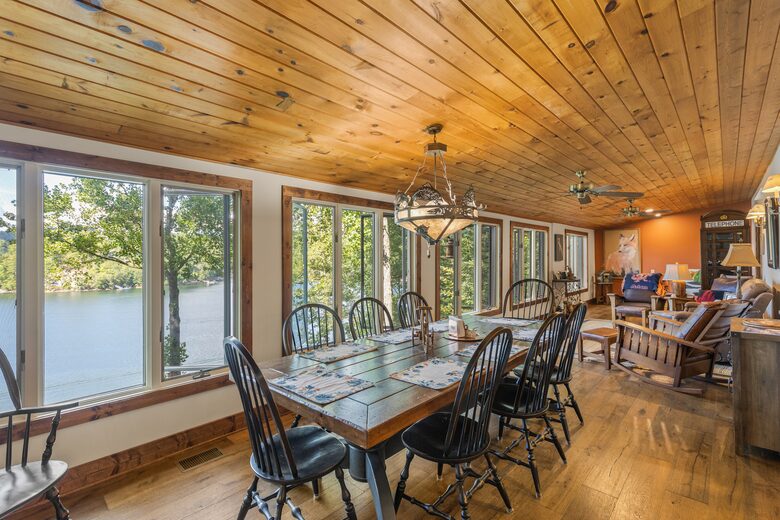 Elegant Mountain-Lake Residence in Cullowhee - Cullowhee, North Carolina