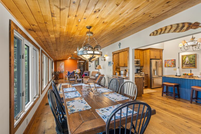 Elegant Mountain-Lake Residence in Cullowhee - Cullowhee, North Carolina